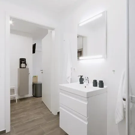 Beautiful In Lembruch-dmmer See With 2 Bedrooms, Wifi And Indoor Swimming Pool * Lembruch