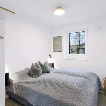 Beautiful In Lembruch-dmmer See With 2 Bedrooms, Wifi And Indoor Swimming Pool Appartamento *